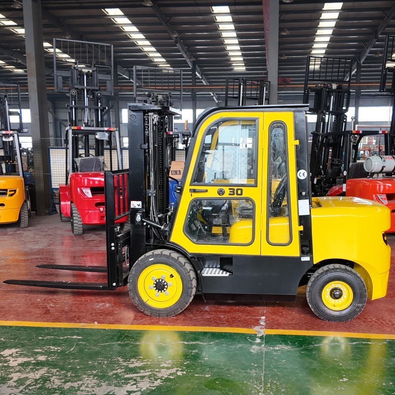 hongli-electric-forklift-warehouse-operation